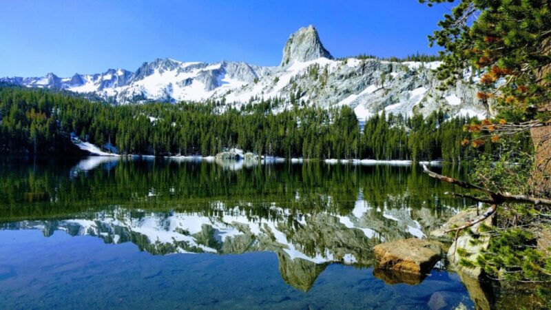 Does it Snow in Lake Mammoth?