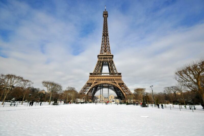 Eiffel Tower, Paris, France | Does it Snow in Paris?