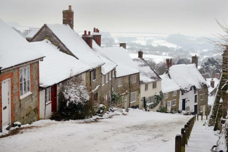 Gold Hill, Shaftesbury, UK | Does it Snow in England?