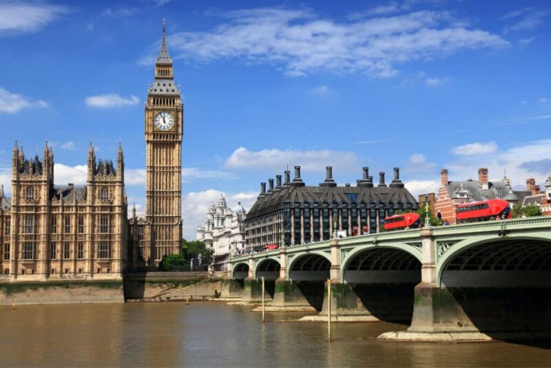 London, UK - Big Ben Clock Tower and West Minster Bridge | Does it Snow in London?