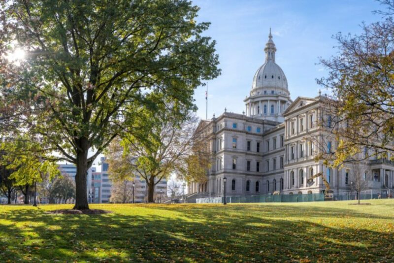 Michigan State Capitol - Lansing, Michigan | Does it Snow in Michigan?