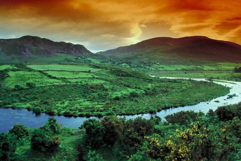 Rolling hills, Ireland | Does it Snow in Ireland? | isthresnow.com