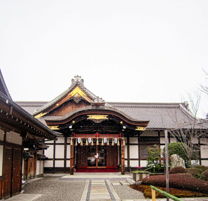 Snowy Japanese Shrine, Kyoto, Japan | Does it Snow in Kyoto?