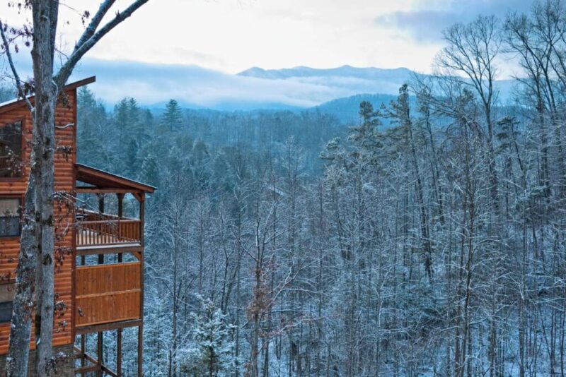 Snowy cabin with Smoky Mountain view | Does It Snow in the Smoky Mountains?