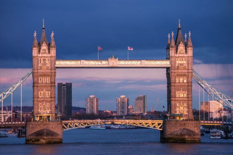 Tower Bridge, Thames River, London, England | Does it Snow in England, UK?