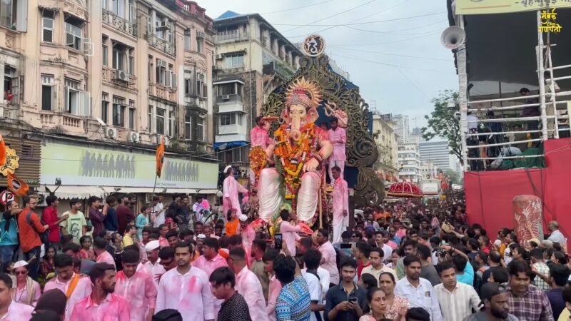 Mumbai's Biggest Ganpati Visarjan Crowd